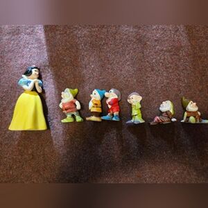 Snow White And Dwarves Missing Sleepy